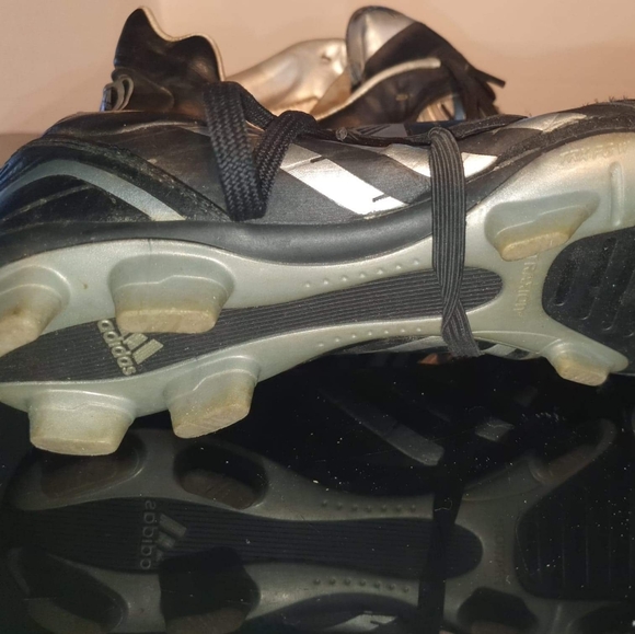 Black adidas kleats   (jkl29) - Picture 3 of 5